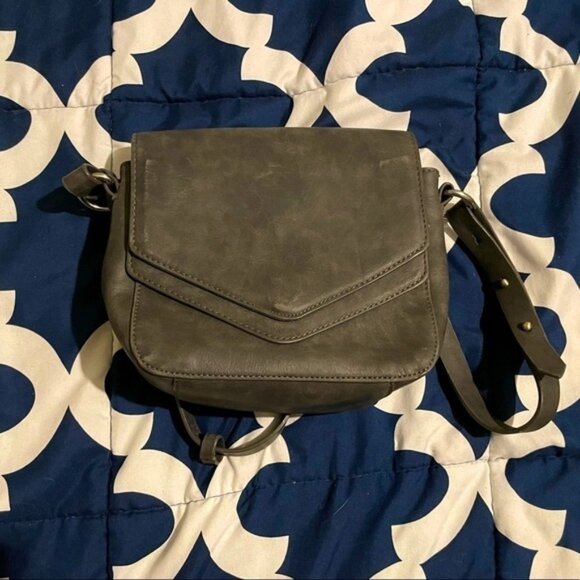 Co-lab used double magnetic clasp gray adjustable crossbody bag. - Picture 1 of 11